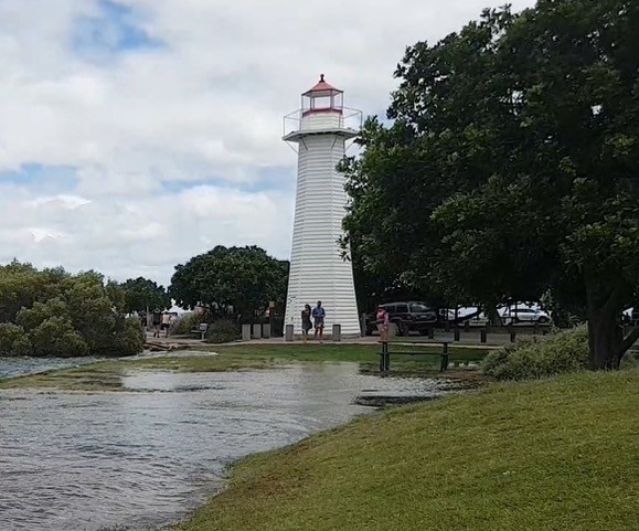 Guided Walk Cleveland Point, Lighthouse, (former) jetties and Court House